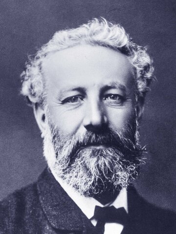 Jules Verne Headshot