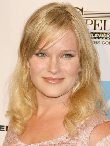 Nicholle Tom Headshot