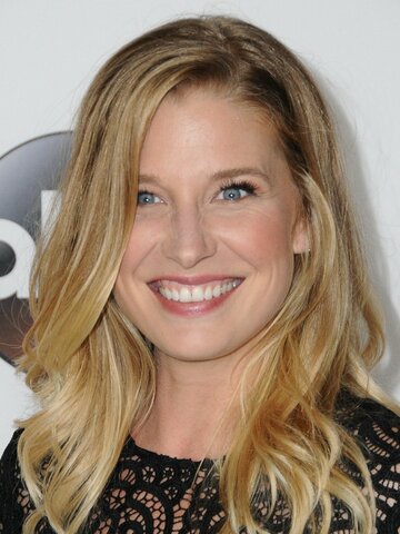 Ellen Woglom Headshot