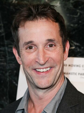 Noah Wyle Headshot