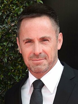 William deVry