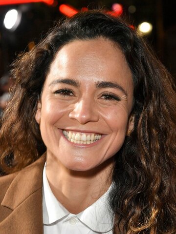 Alice Braga Headshot