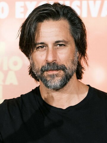 Hugo Silva Headshot