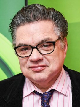 Oliver Platt Headshot