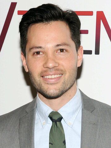 Jason Tam Headshot