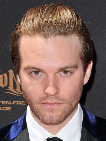 Van Hansis Headshot