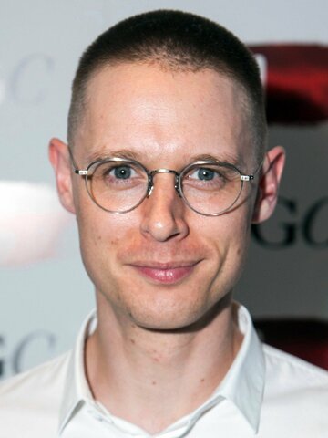 Samuel Barnett Headshot