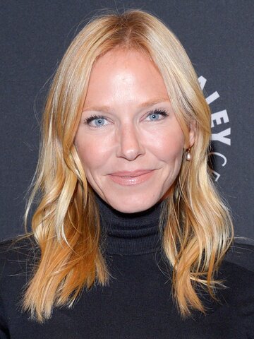 Kelli Giddish Headshot