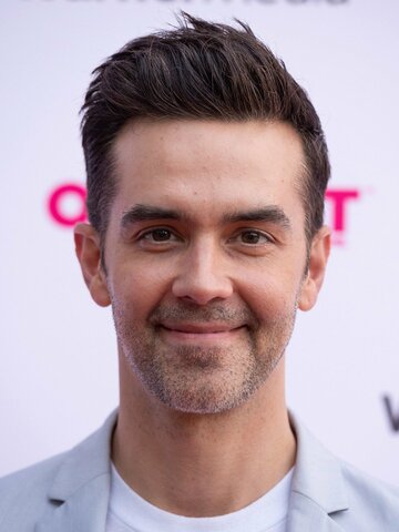 Michael Carbonaro Headshot