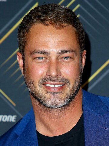 Taylor Kinney Headshot