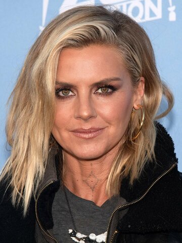 Eliza Coupe Headshot