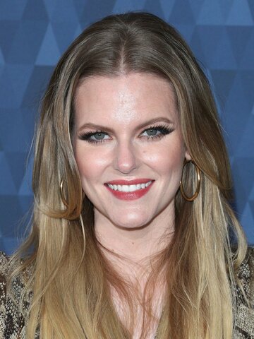 Chelsey Crisp Headshot