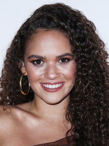 Madison Pettis Headshot