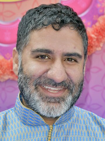 Parvesh Cheena Headshot