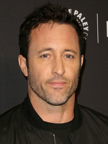 Alex O'Loughlin Headshot