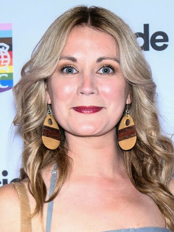 Natalie Lisinska Headshot