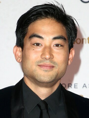 Derek Mio Headshot
