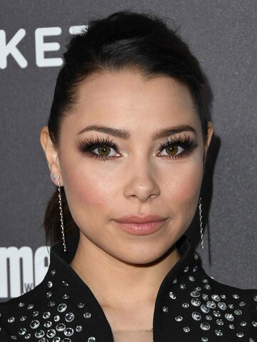 Jessica Parker Kennedy Headshot