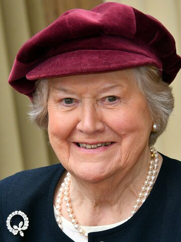 Patricia Routledge Headshot