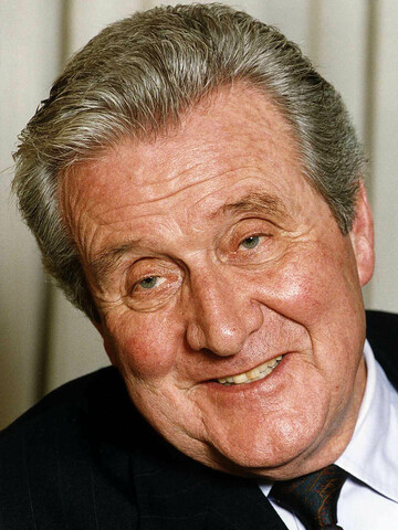 Patrick Macnee Headshot