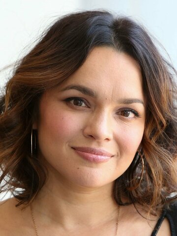 Norah Jones Headshot