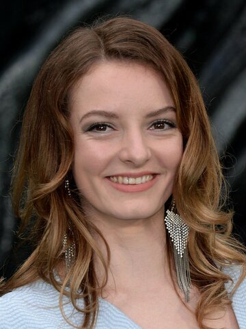 Dakota Blue Richards Headshot
