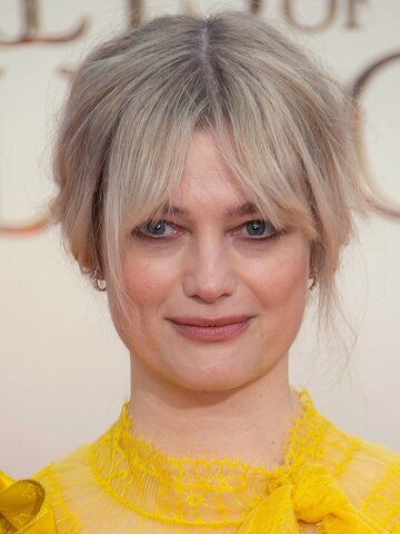 Alison Sudol Headshot