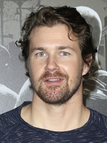 Josh Kelly Headshot