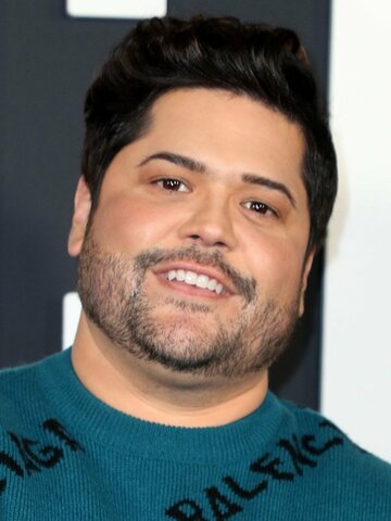 Harvey Guillen Headshot