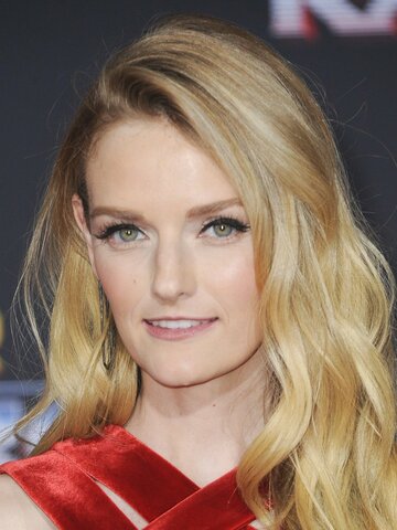 Lydia Hearst Headshot