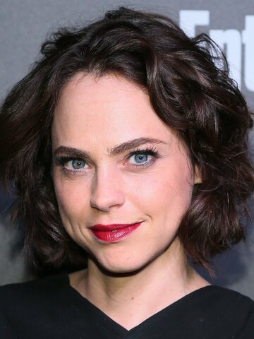 Fiona Dourif Headshot