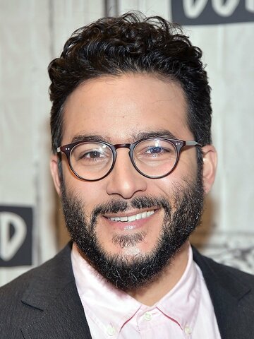 Ennis Esmer Headshot