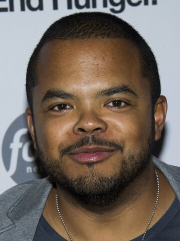 Roger Mooking Headshot