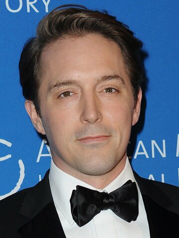 Beck Bennett Headshot