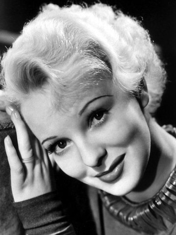 Anna Lee Headshot