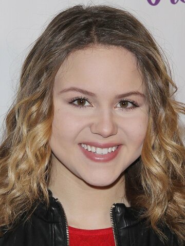 Isabella Acres Headshot