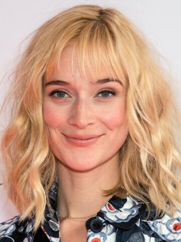 Caitlin FitzGerald Headshot