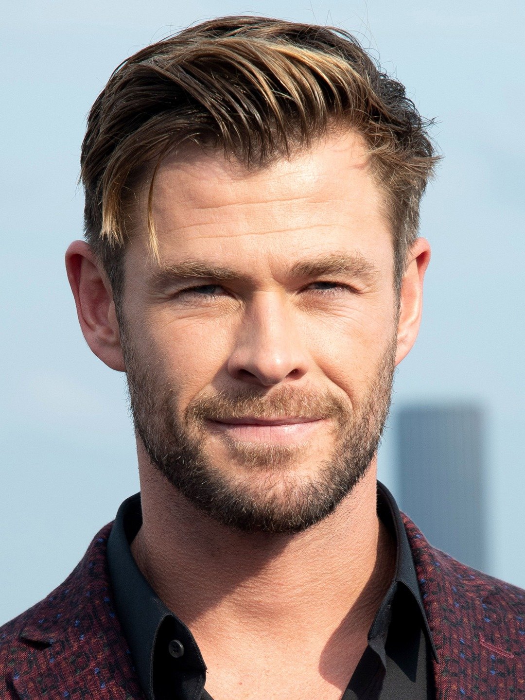 Thor Ragnarok Whats with the short hair on Chris Hemsworth