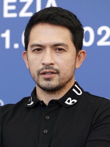 Dennis Trillo Headshot