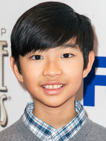 Ethan Dizon Headshot