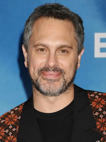 Thomas Sadoski Headshot