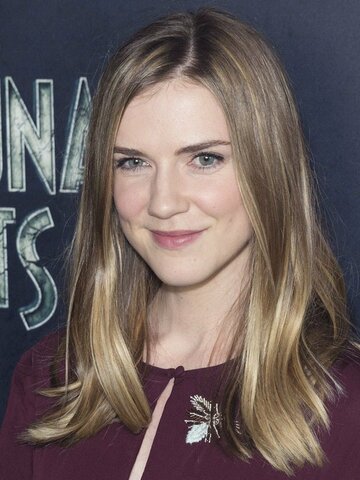 Sara Canning Headshot