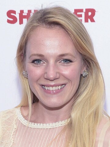 Emma Bell Headshot