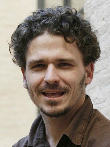 Dave Eggers Headshot