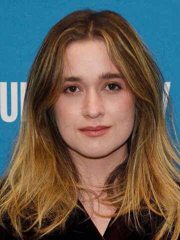 Alice Englert Headshot