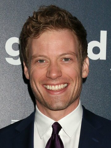 Barrett Foa Headshot