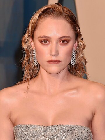 Maika Monroe Headshot