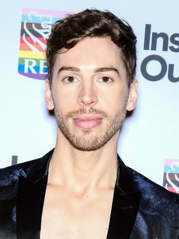 Jordan Gavaris Headshot
