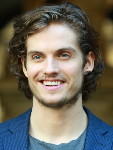 Daniel Sharman Headshot