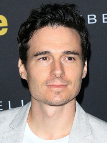 Daniel Bonjour Headshot